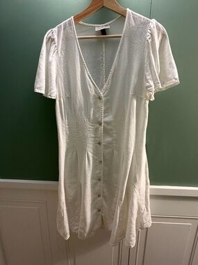 Universal Thread Cream Button-Up V-Neck Top